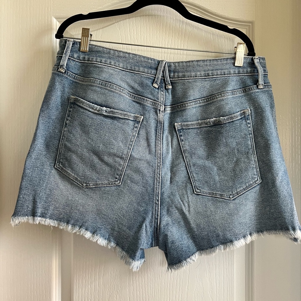 Good American Bombshell High Waist Denim Shorts size 15/33